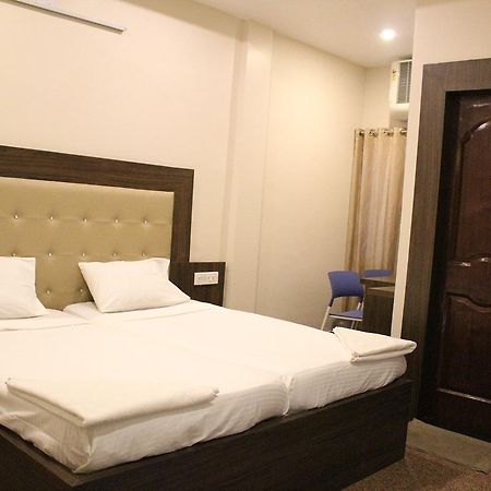 Venus Inn บูบันเนสชวาร์ ภายนอก รูปภาพ