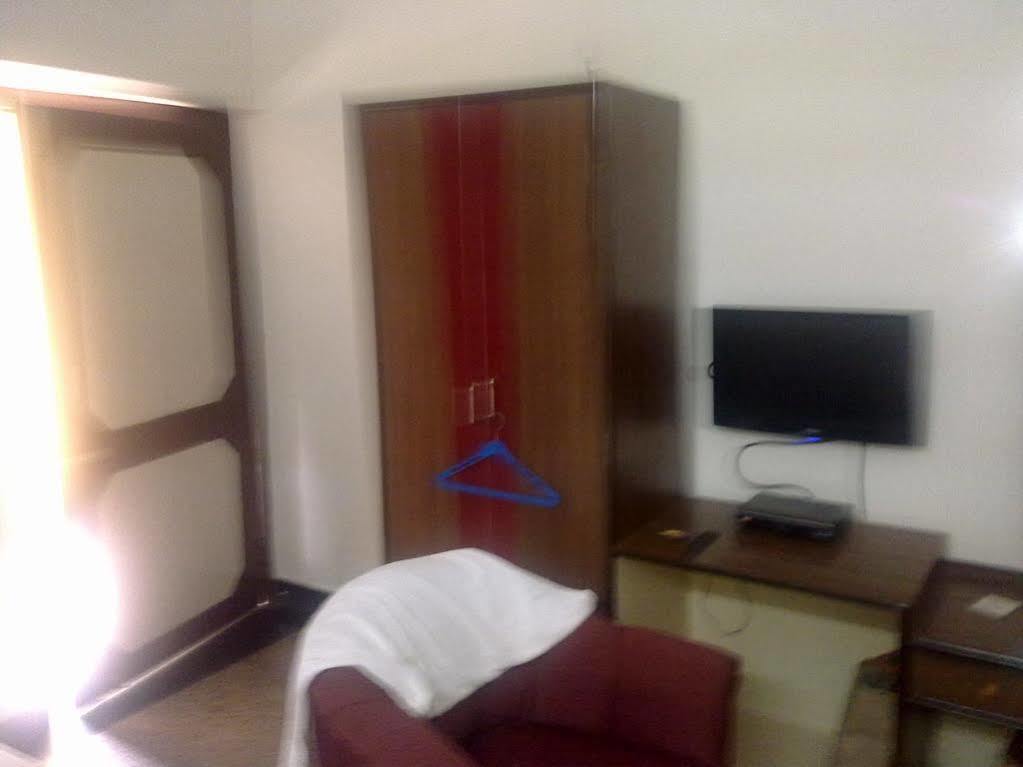 Venus Inn บูบันเนสชวาร์ ภายนอก รูปภาพ